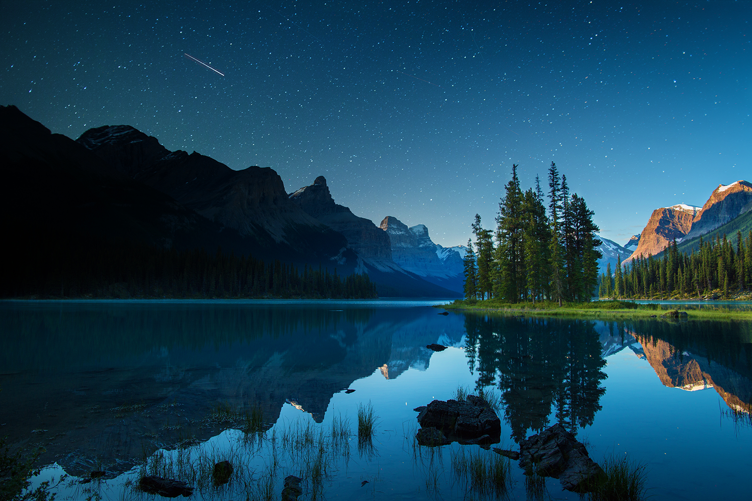 Look up at one of the world’s greatest night skies in Jasper 5 SKY INSET3