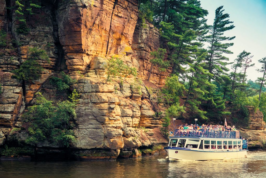 Wisconsin DellsBoatTours3 cmCredit Travel Wisonsin yk