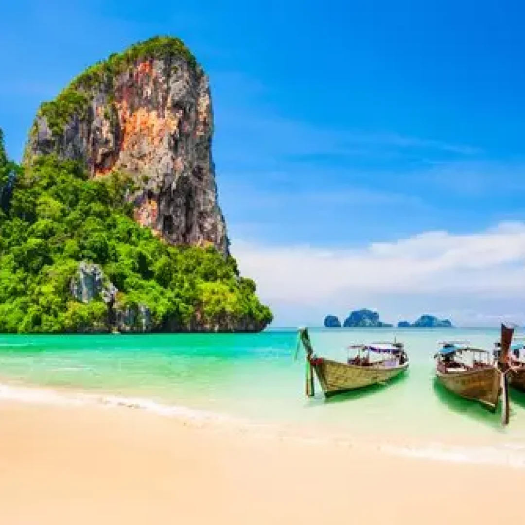 Boats at the beach in the Thai islands